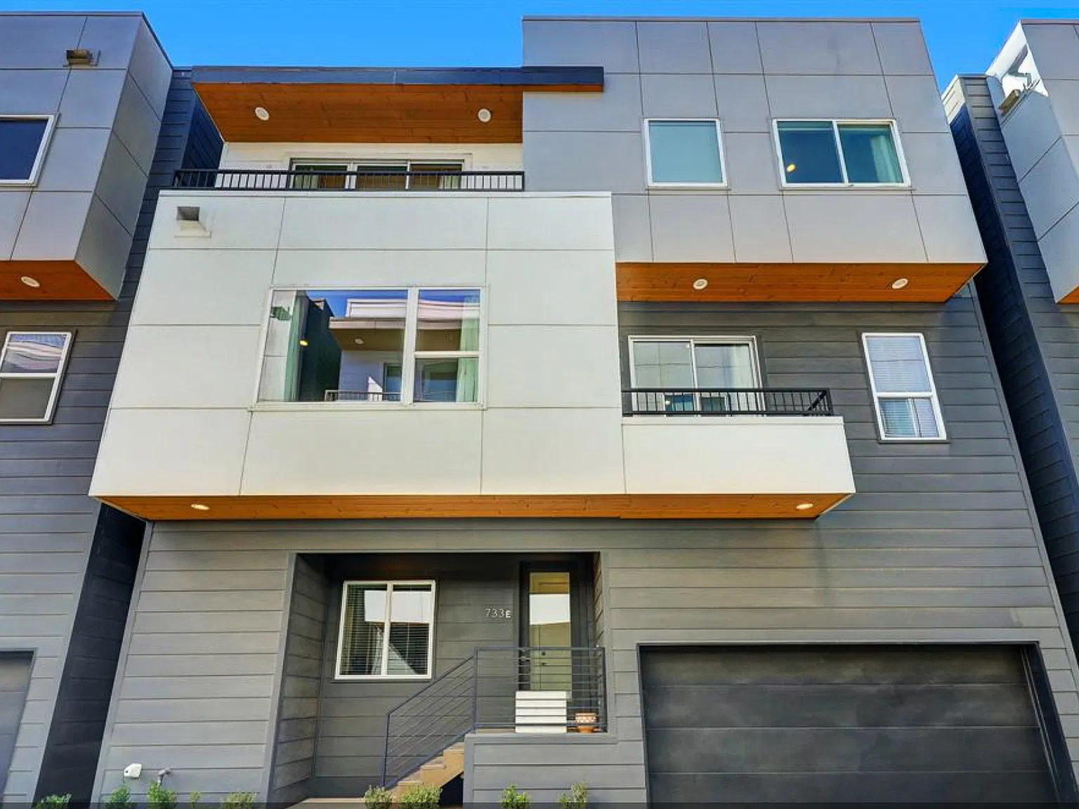 3 bed, 3.5 bath, 2374 sqft, $3,900 — Photo 1