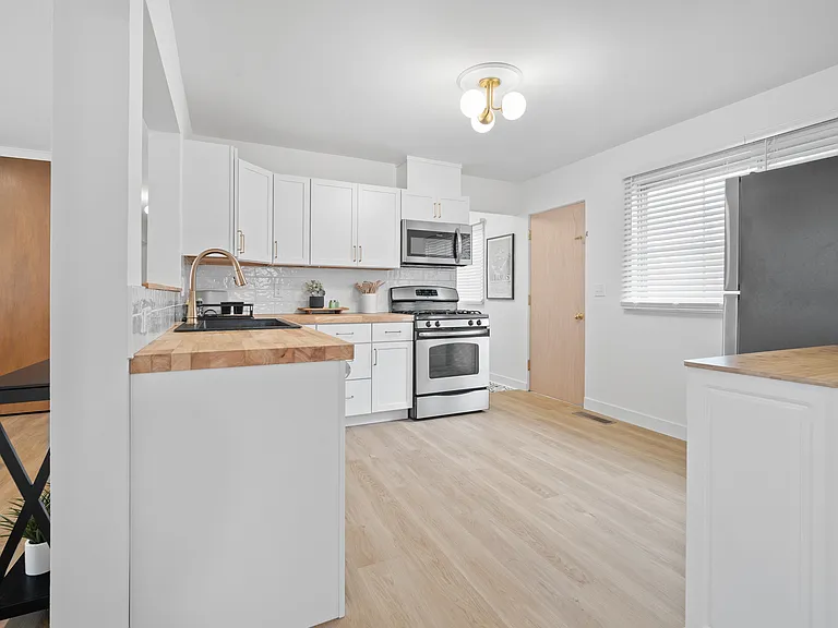 1105 Julienne Dr — Photo 6