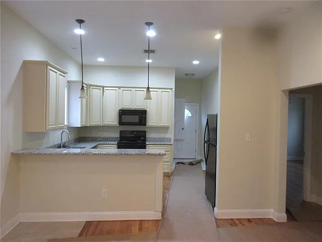 2 bed, 1.0 bath, 1000 sqft, $1,295 — Photo 2