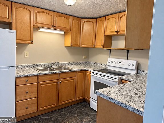 5th image of 802 Wesley Chapel Rd