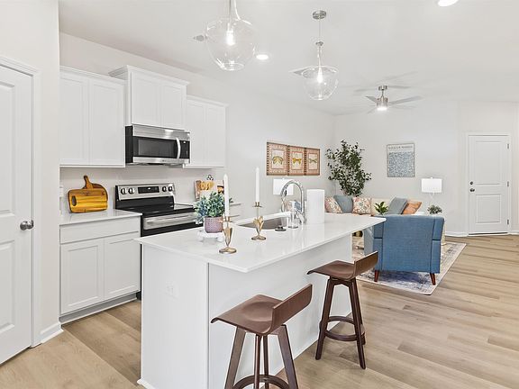 5th image of 30 Stoneview Way