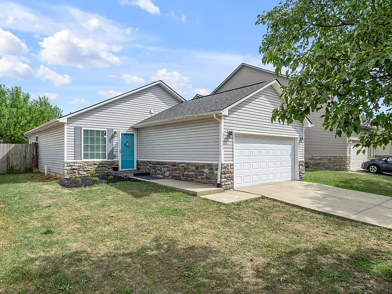 204 Lucille Dr — Photo 2