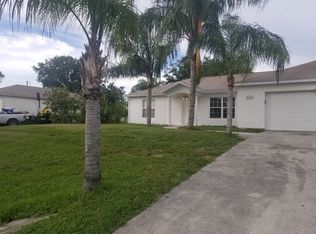 1098 Persian Ln, Sebastian, FL 32958