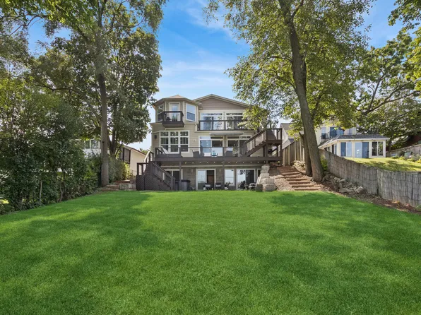 19108 W Lake View Ave, Mundelein, IL 60060