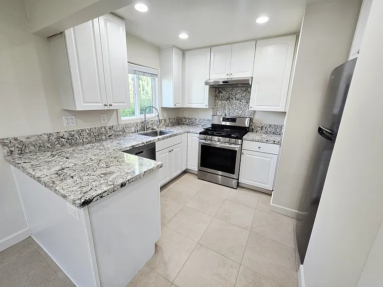 10218 Park Cir E #1 — Photo 1