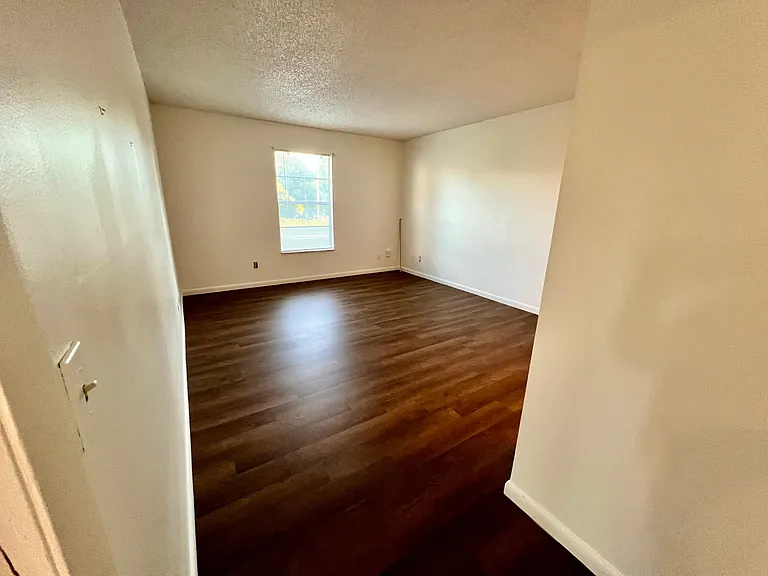 103 Admiral Cir #A — Photo 9