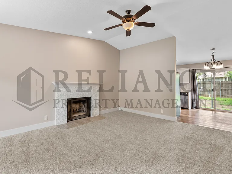 117 S Lark Ln — Photo 6