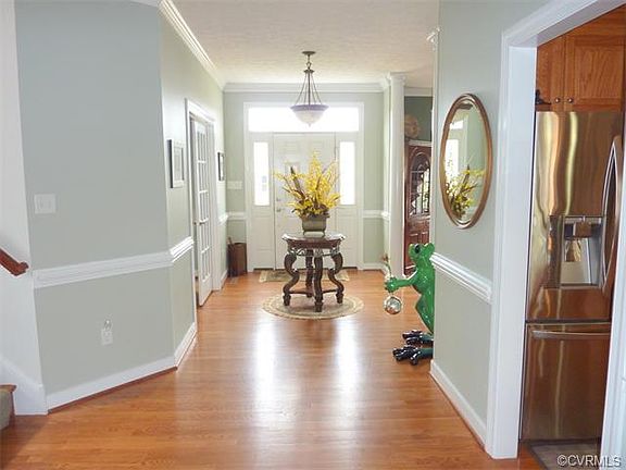 2nd image of 9453 Crescent View Dr
