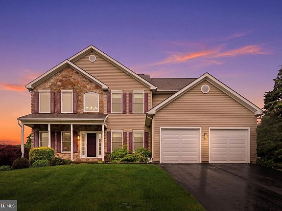 3rd image of 131 Schoolview Ln