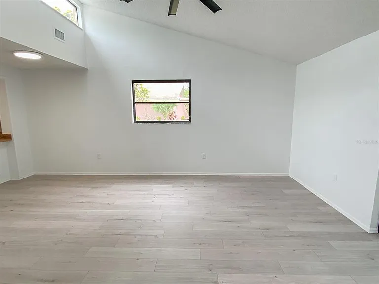 2242 Pinewood Villas Dr — Photo 11