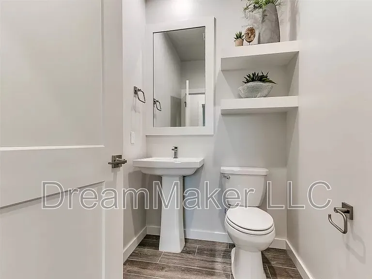 2807 Clifton Ter — Photo 21