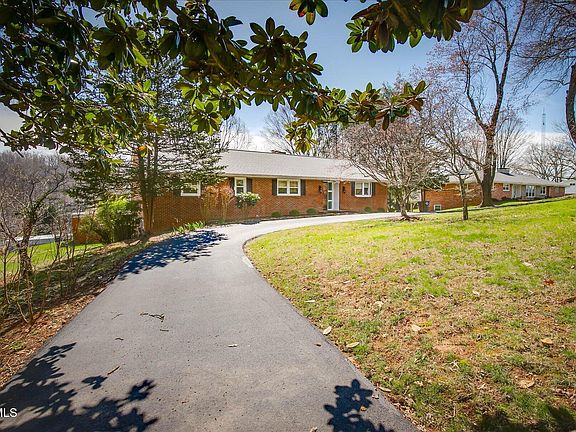 3rd image of 4525 Chickasaw Rd