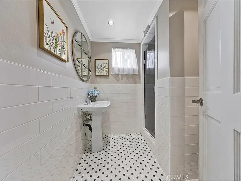 927 Montecito Dr — Photo 30