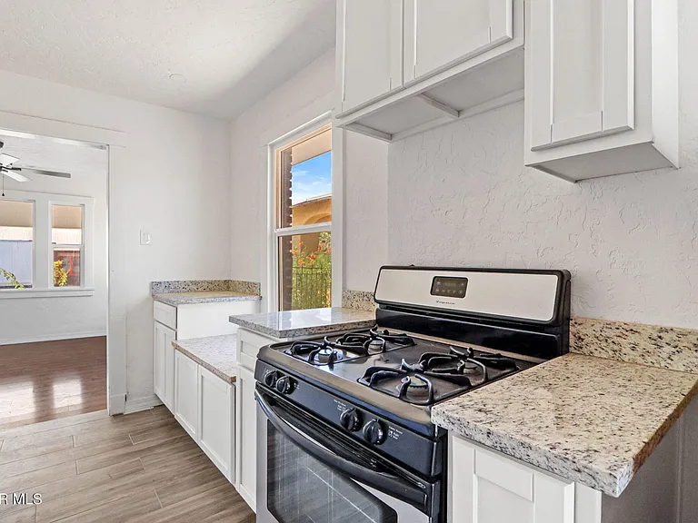 1116 N Copia St — Photo 3