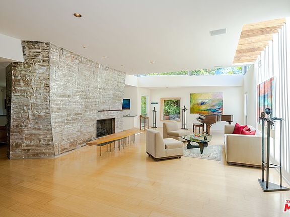 3rd image of 4938 Calvin Ave