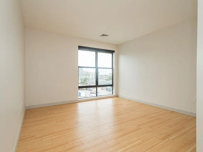 West Square Apartments — Photo 251