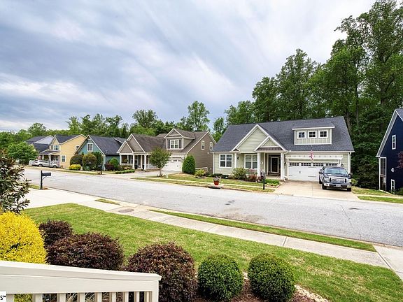 3rd image of 61 Palladio Dr