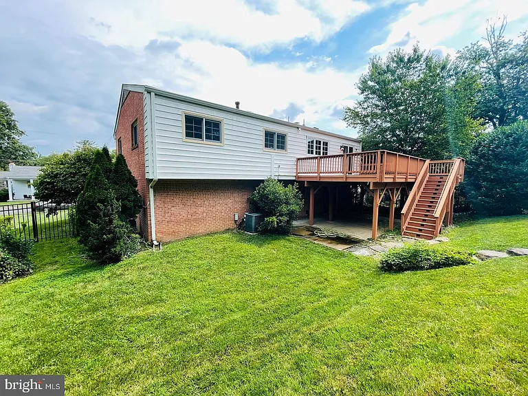 7115 Warbler Ln — Photo 29