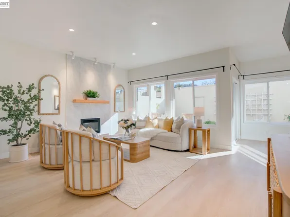 2271 Armada Way, San Mateo, CA 94404