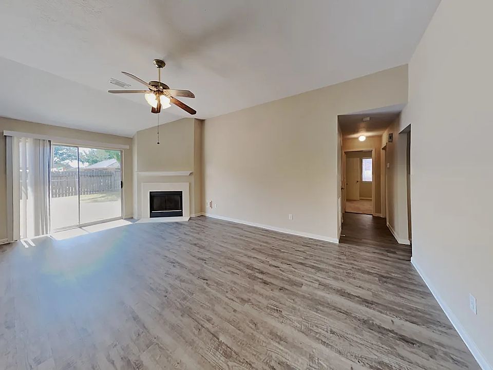 1st image of 18143 Gravenhurst Ln