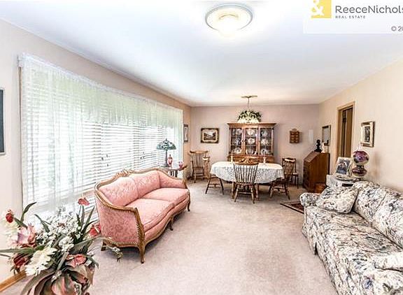 Living room/Dinning room Combo