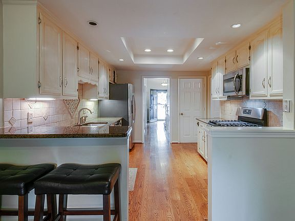2nd image of 4400 Belmont Park Ter APT 222
