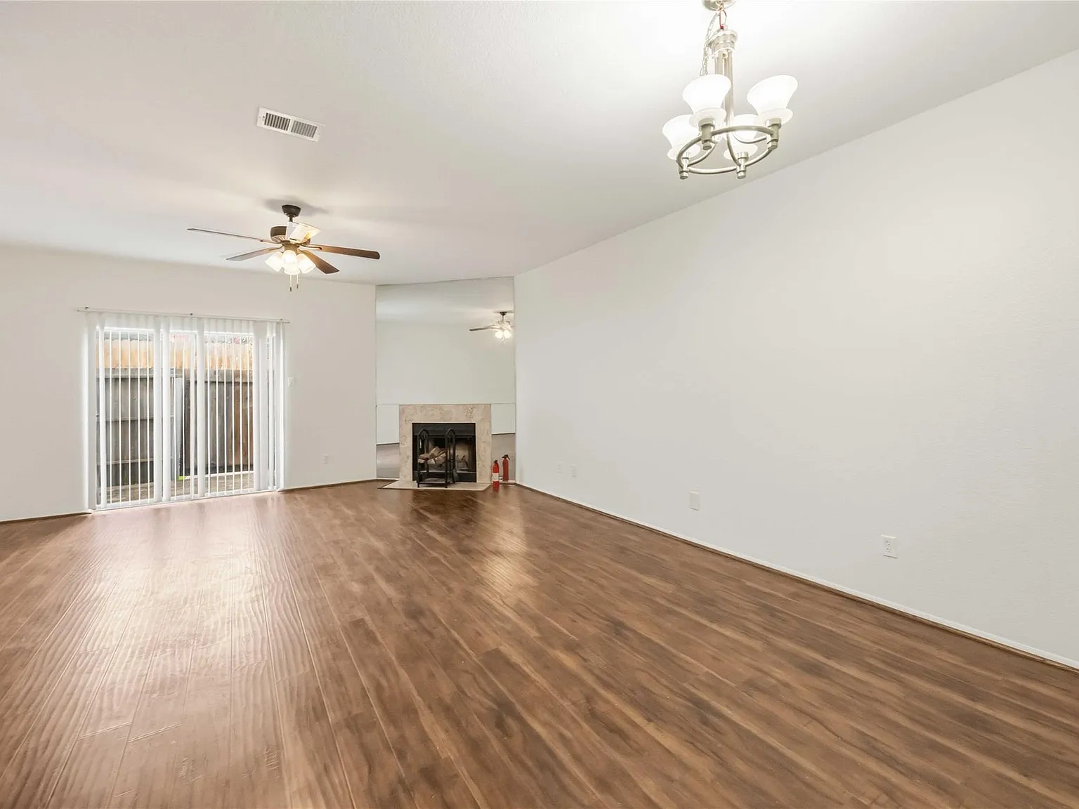 2 bed, 2.5 bath, 1368 sqft, $1,600 — Photo 4