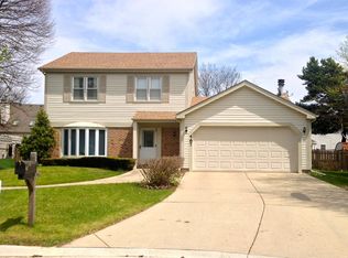 467 Highland Grove Dr, Buffalo Grove, IL 60089