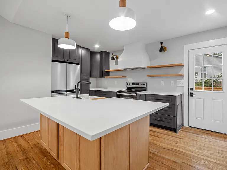 10 Amherst Ave — Photo 8