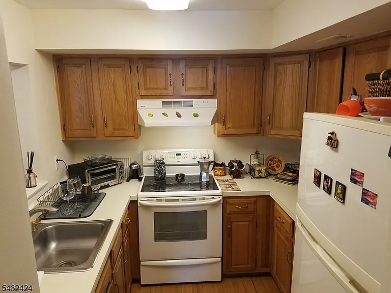 13 Ray Ct — Photo 4
