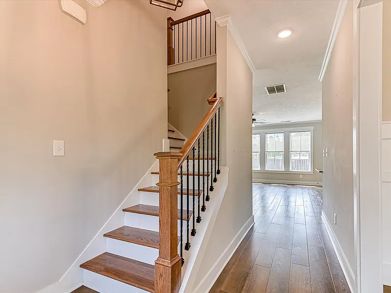 419 Barrow Ln — Photo 36