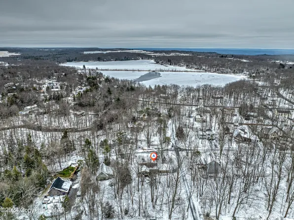187 Linden Loop, Pocono Summit, PA 18346