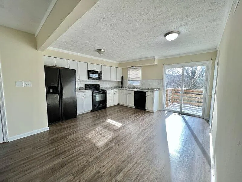 3 bed, 1580 sqft, $1,750 — Photo 1