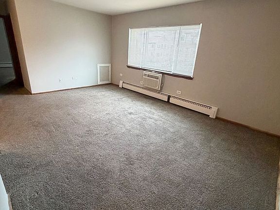 5th image of 805 N Court St APT 201