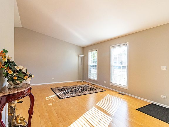 4th image of 159 W Harbor Dr