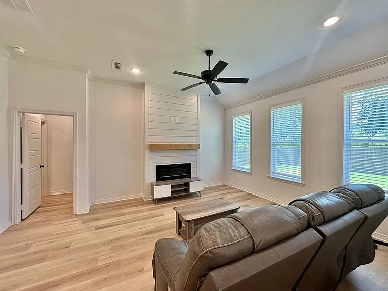 3076 Royal Garden Rd — Photo 16