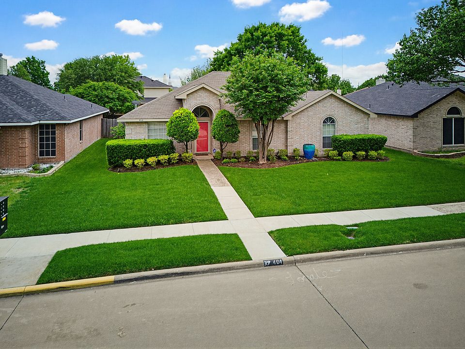 1st image of 464 Maplegrove Dr