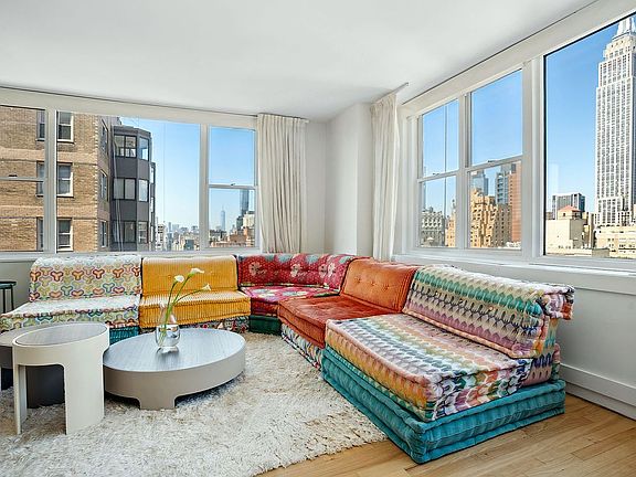 3rd image of 137 E 36th St #21F