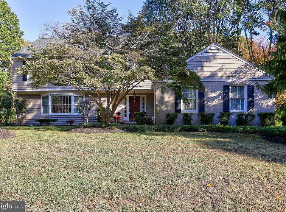 1st image of 290 Oak Ct
