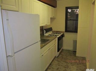 8748 256th St, Floral Park, NY 11001