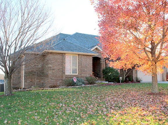 2nd image of 898 W Sherwood Dr