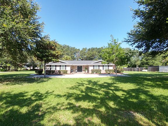 2nd image of 418 SW Meadow Ter