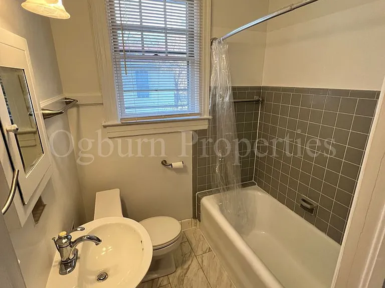 647 Irving St — Photo 6