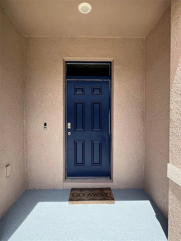 3 bed, 2.5 bath, 1720 sqft, $2,100 — Photo 2