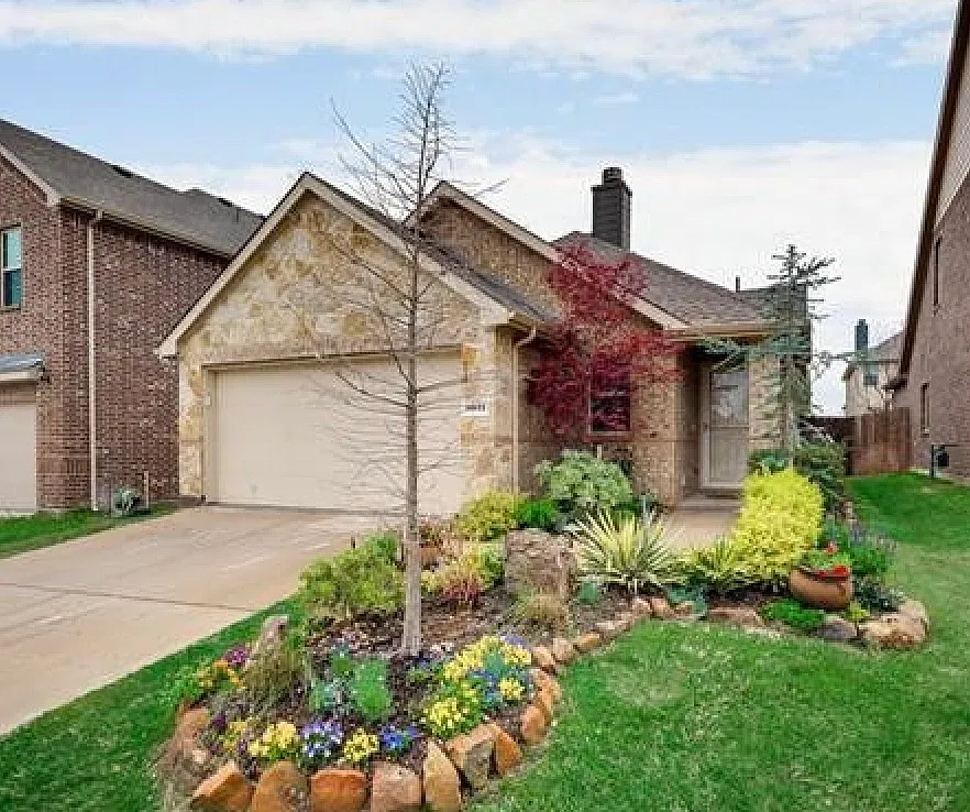 3 bed, 1408 sqft, $2,340 — Photo 1