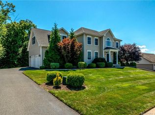 54 Knoll Ridge Ct, Middletown, CT 06457