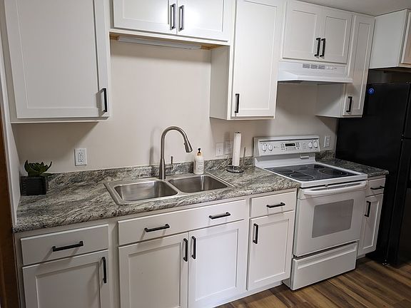 3rd image of 10068 Linden Dr NW