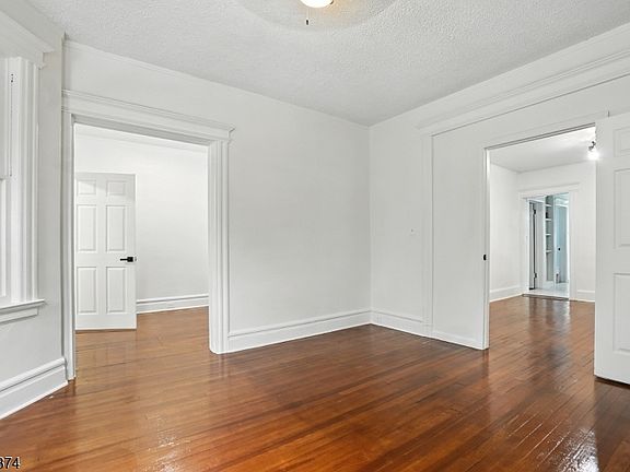 5th image of 97 Hopkins Pl