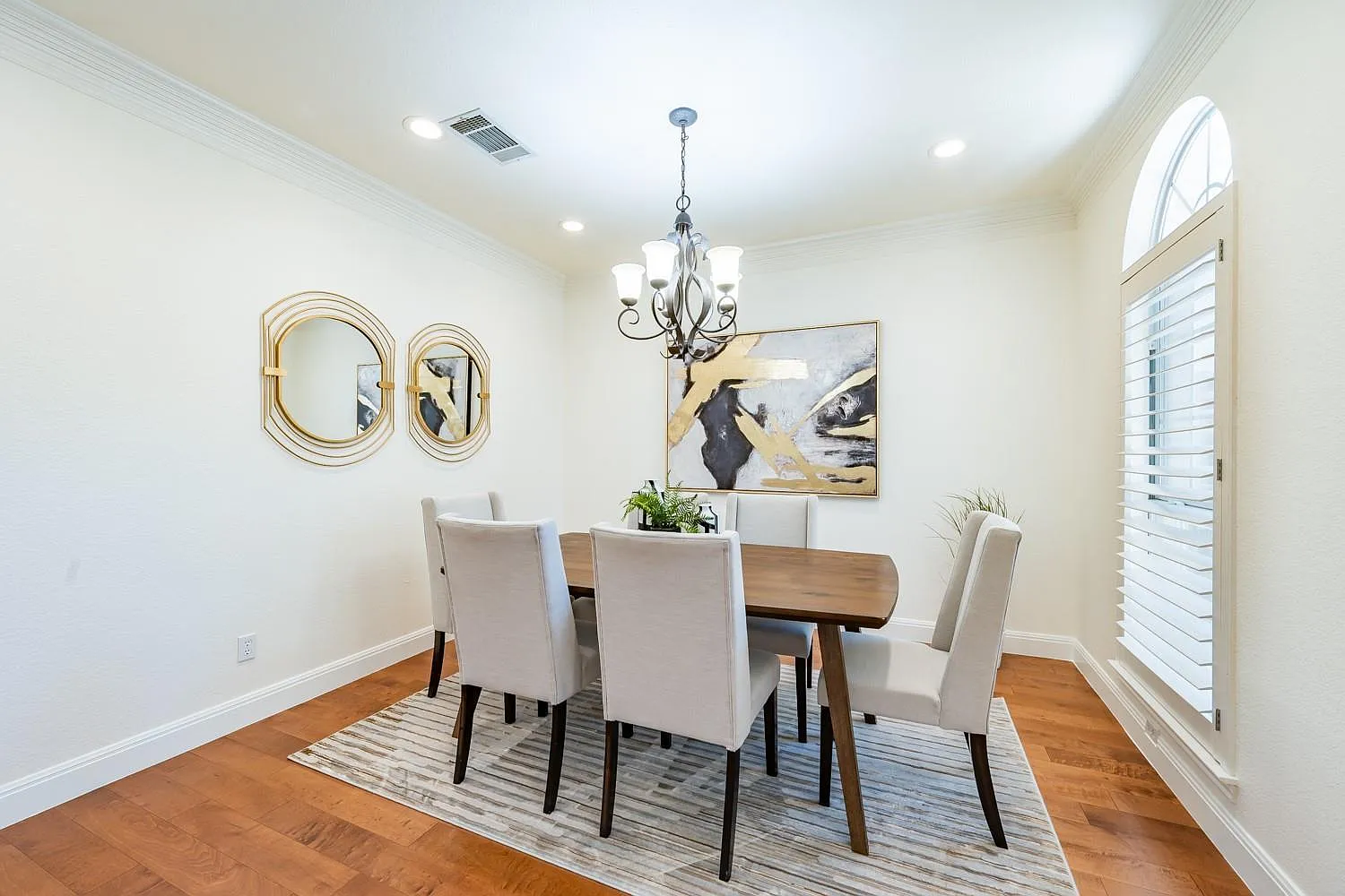 4 bed, 3.0 bath, 3404 sqft, $3,990 — Photo 2
