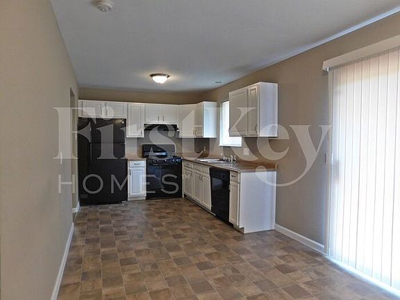 5th image of 20 Gray Brooke Ln